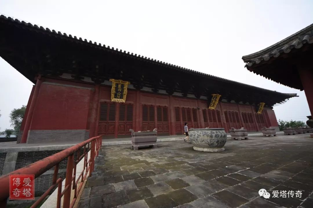 百科 建设工程百科 辽代建筑特点 奉国寺位于辽宁义县城内,寺内的大雄