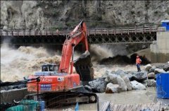 长河坝电站大坝工程成功抵御首次特大洪峰袭击