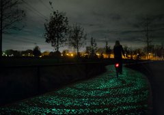 荷兰370万美元建世界首条“太阳路” 夜晚如繁星闪耀