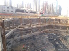 [南京]全市最大建筑基坑筑起“铜墙铁壁” 施工耗资上亿元