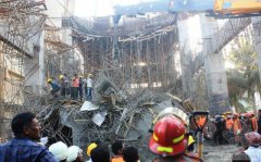 孟加拉再现“血汗工厂” 厂房坍塌致6死70人被埋