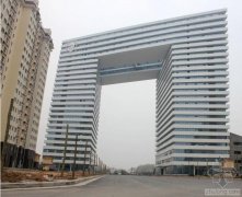 河南“板凳大楼”跨路而建 投资4.5亿