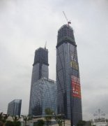 [云南]昆明第一高楼“双塔”钢结构工程顺利封顶提前4天完成