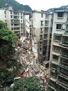 9层楼塌致16人失联 居民：质量可能存在问题