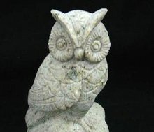 花岗岩雕的猫头鹰