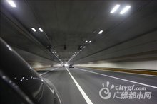 海八路金融隧道内景观