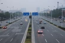 贯穿市区的天津快速路属于典型的城市一级公路
