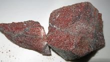 铁铝石榴石原矿石
